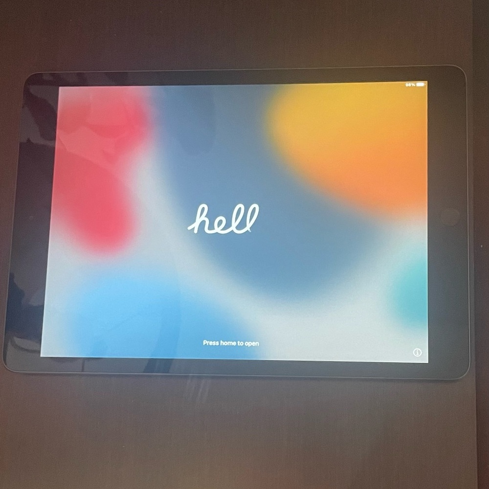** SOLD ** 7th generation iPad in great condition.